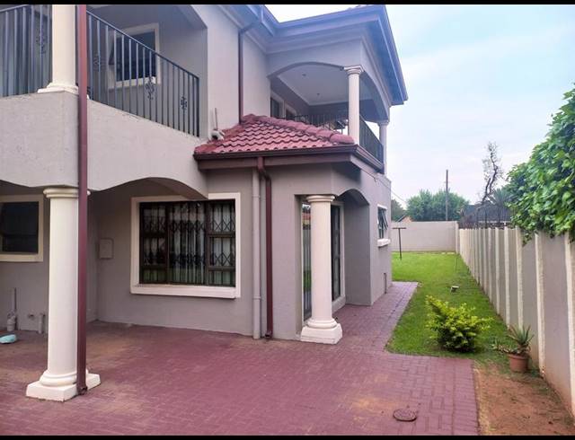 6 BEDROOM HOUSE FOR SALE IN KLIPPOORTJIE